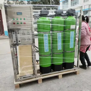 Basit bir komple sistem. Saatte 1000 litre. 500lph eau traitee par osmose ters gıda kullanımı için bir kullanım alimenuse