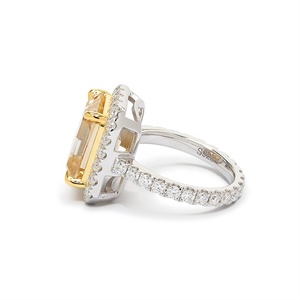 헤일로 링 대형 5ct 샴페인 컬러 에메랄드 컷 모이사나이트 실버 약혼 반지 - Product Image 2