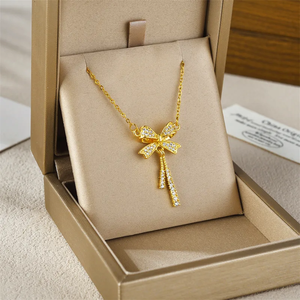 Collar Minimalista de Acero Chapado en Oro de 18K con Colgante de Lazo con Borla de Circonita Incrustada en Cobre, Cadena Elegante para Mujer - Product Image 4