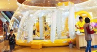Dôme à bulles gonflable en PVC transparent, couleur et taille personnalisées, pour centre de jeux pour enfants, utilisation en centre commercial, 2 ans