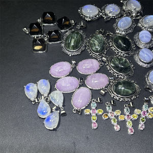 Hoge Kwaliteit Natuurlijke Kristallen Ketting Hanger Kunsite Maansteen Hanger Voor Vrouwen Cadeau. - Product Image 3