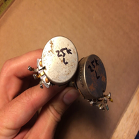 Nouvelle paire d'origine en stock de potentiomètres de guitare 1951 CTS 25k ohm à axe de 1/4 pouce, testés et en bon état
