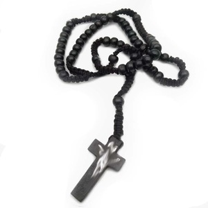 Collier chapelet en bois avec pendentif croix, perles faites à la main, bijoux religieux unisexe, couleur bois naturel café, brun clair, noir - Product Image 2