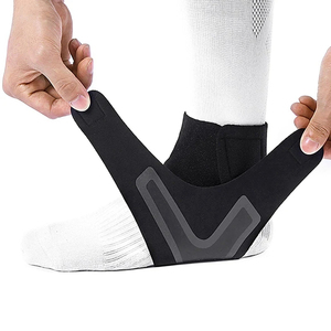 Soporte de Tobillo Deportivo Ajustable con Compresión para Alivio del Dolor de Tendones, Correa para Esguinces y Lesiones de Pie, Ideal para Baloncesto - Product Image 1