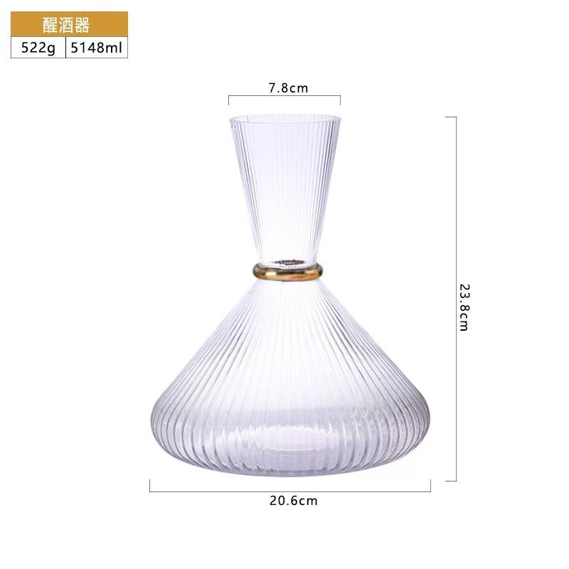 Carafe à taille dorée