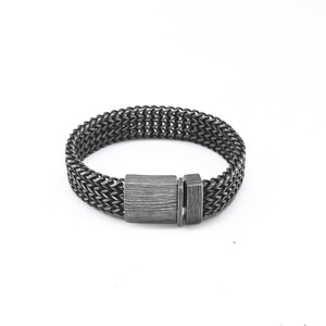 Yunnique Pulsera de cadena de acero de titanio para hombre, cierre magnético geométrico negro, estilo punk, regalo de joyería - Product Image 1