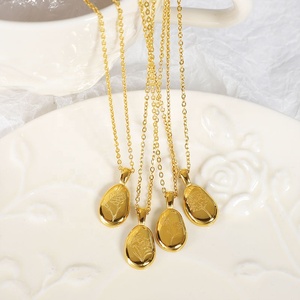 Vente en gros Bijoux de fleur de <span class=keywords><strong>naissance</strong></span> étanches en acier inoxydable plaqué or 18K personnalisés Collier à pendentif de fleur de <span class=keywords><strong>naissance</strong></span> de 12 mois pour femmes - Product Image 5