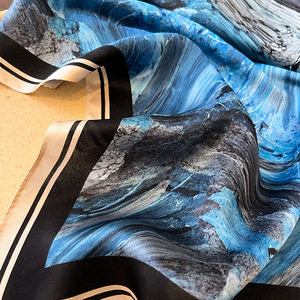 Écharpe en soie 100% de haute qualité, nouvelle arrivée, imprimé floral de luxe, écharpe carrée pour femmes, <span class=keywords><strong>foulard</strong></span> de cou, foulards de tête - Product Image 6