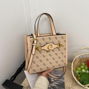 <span class=keywords><strong>Sac</strong></span> fourre-tout <span class=keywords><strong>Guess</strong></span> imprimé, bandoulière croisée, couleur contrastante, grande capacité. - Product Image 6