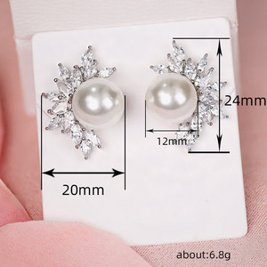 Orecchini a Perno con Fiori Vintage per Donne, Eleganti Accessori per Orecchie da Indossare Quotidianamente, per Outfit Casual e Regalo - Product Image 3