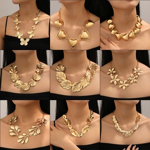Jingciren Boutique European and American trend <b>metal</b> <b>collar</b> golden three-dimensional love shape necklace cross-border best - Product Image 1