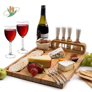 Tabla de queso de bambú sólido, totalmente natural, con cuchillos - Product Image 2