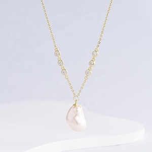 Collar de cadena chapado en oro con perlas de cobre al por mayor, collar clásico para uso diario, boda, vintage, delicado, redondo, para mujer, con colgante. - Product Image 3
