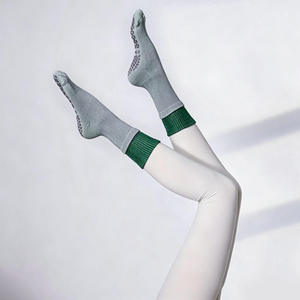 Calcetines de Yoga Antideslizantes en Oferta, Calcetines de Pilates con Agarre Antideslizante para Mujer, para Pilates, Ballet, Ejercicio Descalzo, con Correas - Product Image 2