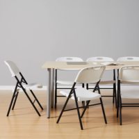 Ensemble Table Pliante Blanche en Plastique et Chaises de Haute Qualité pour 6 à 8 Personnes, Idéal pour Location en Événements de Jardin (1,80 m)