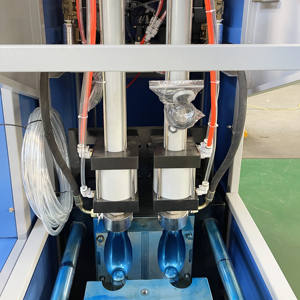 Sopladora <span class=keywords><strong>de</strong></span> Botellas <span class=keywords><strong>de</strong></span> PET Semiautomática con Control Inteligente PLC |   Con <span class=keywords><strong>Cambio</strong></span> Rápido <span class=keywords><strong>de</strong></span> Molde y Capacitación Posventa - Product Image 2