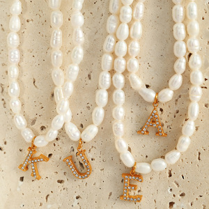 Collier de perles d'eau douce avec pendentif lettre en strass, bijoux en acier inoxydable, cadeau pour femme, colliers pendentifs tendance - Product Image 3