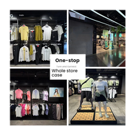 Présentoir métallique pour vêtements et chaussures – Solution complète pour magasins de détail – Présentoir pour projets de chaînes de marques de vêtements de sport