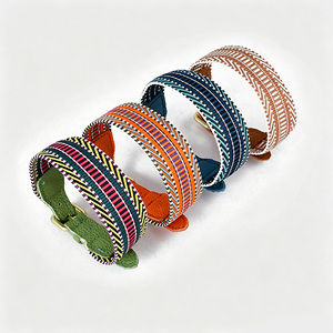 Ensemble collier et laisse pour chien en nylon imperméable avec décoration en plumes de luxe, vente en gros, personnalisable, multicolores, pour l'extérieur - Product Image 2