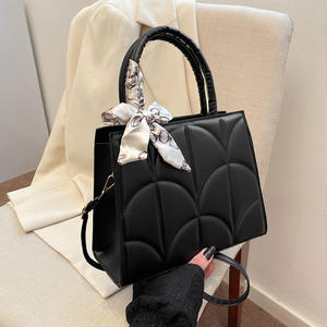 2025 nouveau sac à main matelassé multicolore avec décoration foulard en soie, élégant et exquis - Product Image 3