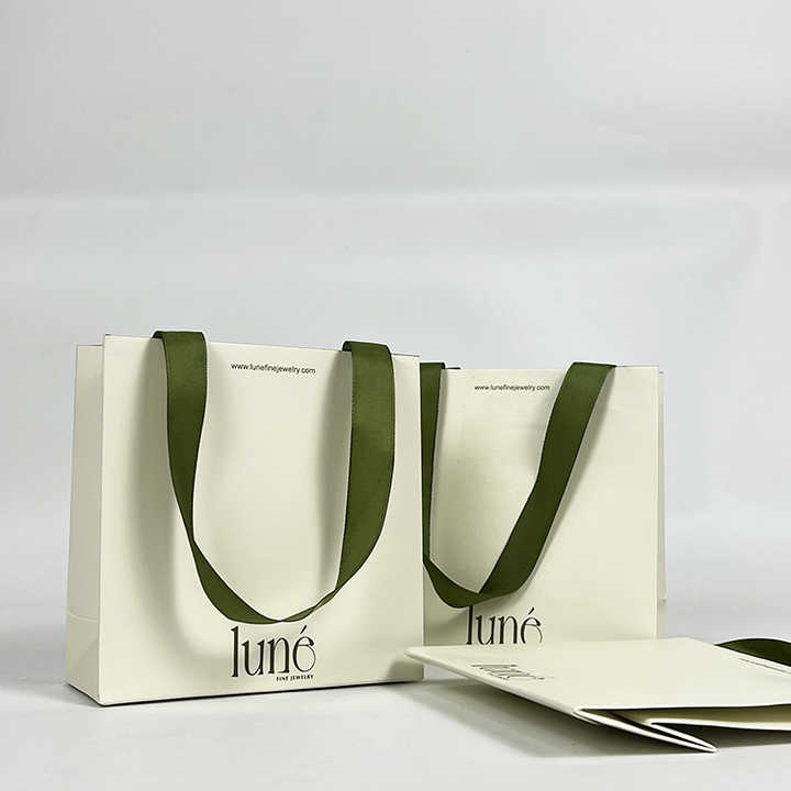 High Quality Gift Packaging Folding Bag Beauty Cosmetics Shopping Paper