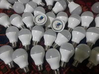 Ampoule LED AINA A60 E27 à haute luminosité 7W 810 Lumens Utilisation résidentielle CRI>70 Durée de vie de 50 000 heures