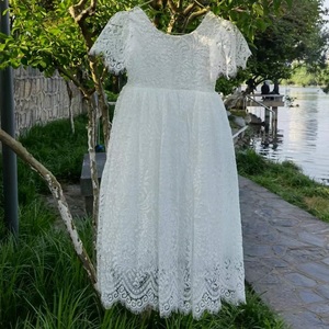 Vestido de Novia Modesto de Verano con Encaje, Espalda Descubierta, Vestido de Dama de Honor con Flores - Product Image 1