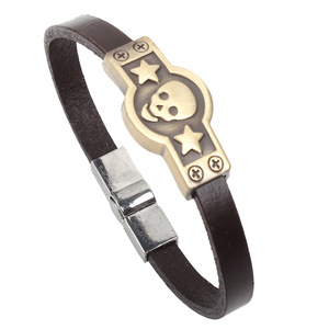 Pulsera de Cuero Genuino con Hebilla Magnética de Aleación, Grabado 'Dios te Bendiga', Joyería Unisex, Diseño Retro de Cruz - Product Image 5