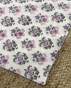 Tela Ligera Estampada Floral Hecha a Mano con Técnica de Bloques para Ropa, Edredones, Bufandas, Vestidos, Cortinas y Materiales de Cubierta - Product Image 2