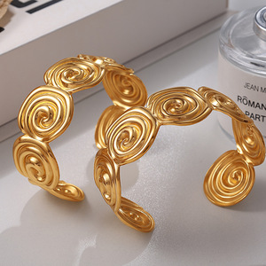 Bracelet spirale irrégulier de style européen et américain, plaqué or 18 carats, en alliage de zinc, bijoux unisexes pour soirée SZ256 - Product Image 1