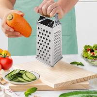 Râpe à fromage à 4 côtés en acier inoxydable multifonction avec récipient Râpe à fromage à main de table