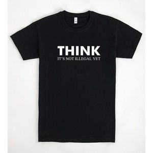 Maglietta Think Nera: Non è Ancora Proibito Pensare, ma è Abbigliamento Promozionale - Product Image 1