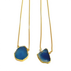 Collar con Colgante de Ónix Azul en Rodajas y Cadena Dorada, Ideal para Regalo de Compromiso, Aniversario o Boda - Product Image 1