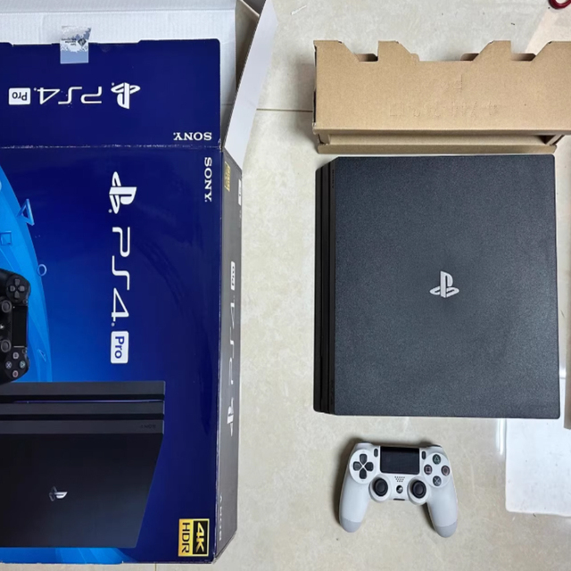 Second Hand PS4 Pro Game Console 1TB Memory Equipped with Controller Can Installing Games