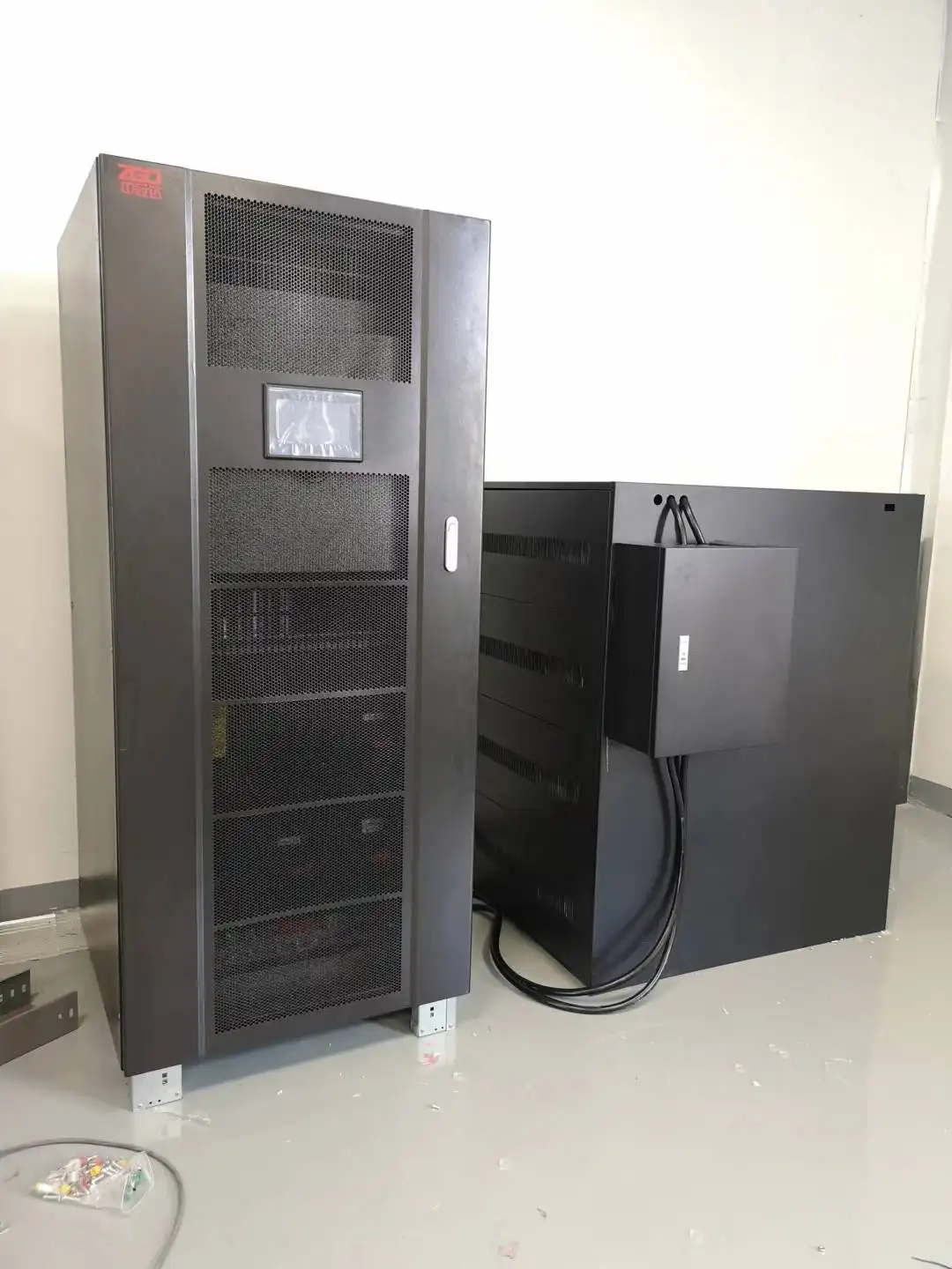 UPS Công Nghiệp Chất Lượng Cao 120KVA Nguồn Cấp Điện Liên Tục Trực Tuyến Tần Số Thấp Giá UPS