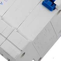 Disjoncteur différentiel XINWDE 2P RCBO RCCB 230V 30mA 4kA AC pour la distribution d'énergie