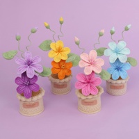 Plante en pot miniature en crochet fini, fleur artificielle, cadeau, décoration de bureau, ornement en fil tricoté fait main