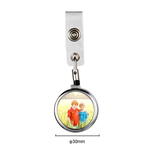 Insigne d'étiquette nominative en <span class=keywords><strong>plastique</strong></span> vierge de sublimation bricolage cadeau créatif <span class=keywords><strong>impression</strong></span> UV de feuille d'aluminium en métal avec corde rétractable cachée de 40mm - Product Image 4