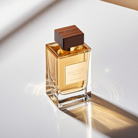 Vente en gros de bouteilles de parfum vides en verre avec logo personnalisé et bouchon en bois de 10ml 30ml 100ml pour emballage de marque de Cologne