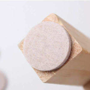 Jeu de coussinets en feutre autocollants pour meubles pour la protection des surfaces dures et des pieds de meubles - Product Image 2