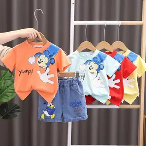 Stock 1 2 a 3 4 5 6 años de edad Jean corto y camiseta Conjunto Ropa para niños Venta al por mayor Ropa para niños Ropa de dibujos animados para bebés