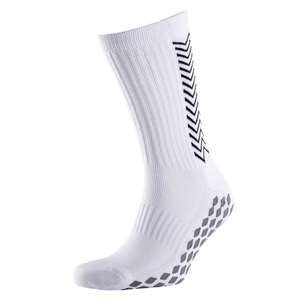 Chaussettes de sport antidérapantes tendance avec logo personnalisé, chaussettes de football en coton épais pour la course à pied, vente en gros - Product Image 4