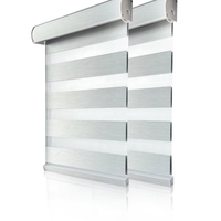 Persianas Enrollables Motorizadas Zebra con Control Remoto Eléctrico Integrado, Diseño Liso, Opacas, con Control de Luz, para Ventanas Francesas