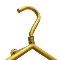 Magasin de vêtements moderne cintre présentoir mur d'or magasin de vêtements pour femmes étagère de vêtements art de fer