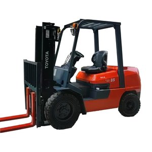 Chariot élévateur GPL Toyota d'occasion de 3,5 tonnes, conçu pour le chargement lourd et l'empilage de 4 mètres dans les terminaux portuaires et les chantiers de construction - Product Image 1