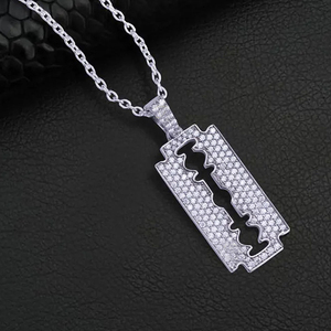 Pendentif en moissanite artisanal avec un éclat brillant, design élégant et minimaliste, parfait pour le bureau ou les événements du soir - Product Image 3