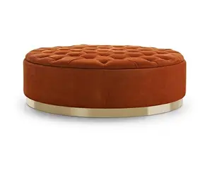 Pouf imbottito con mobili in metallo