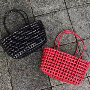 Sac de plage et de shopping pour femme, en PVC tressé ajouré, réutilisable, imperméable, sac cabas bandoulière pour les vacances - Product Image 4