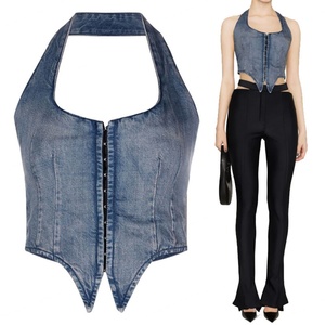 Chaleco vaquero azul desgastado personalizado para mujer con cuello halter, cuello redondo, cremallera frontal y dobladillo asimétrico, estilo corsé. - Product Image 1