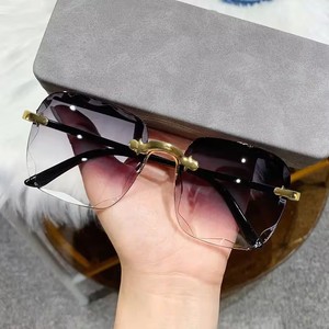 Lunettes sans monture à bords coupés, dégradées, nouvelles visières de <span class=keywords><strong>soleil</strong></span> d'été pour femmes, verres transparents multicolores, UV400, lunettes de <span class=keywords><strong>soleil</strong></span> pour femmes - Product Image 2